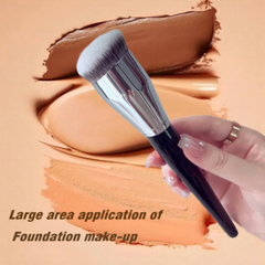 Large Foundation Brush With Circular Oblique Head